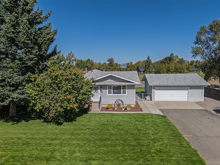 1616 Kelly Rd photo 1