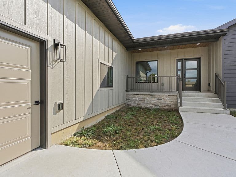 1517 Torrey Pines Ave photo 3