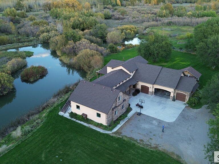 3654 Cottonwood Dr photo 1