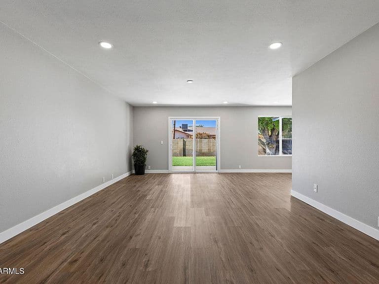 1202 W LOUGHLIN Drive photo 4