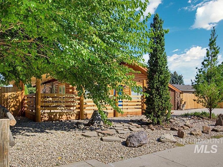 2210 Glen View Dr photo 2