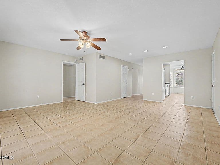 130 E CAMPO BELLO Drive photo 4