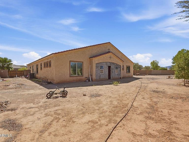 18026 W SELLS Drive photo 5