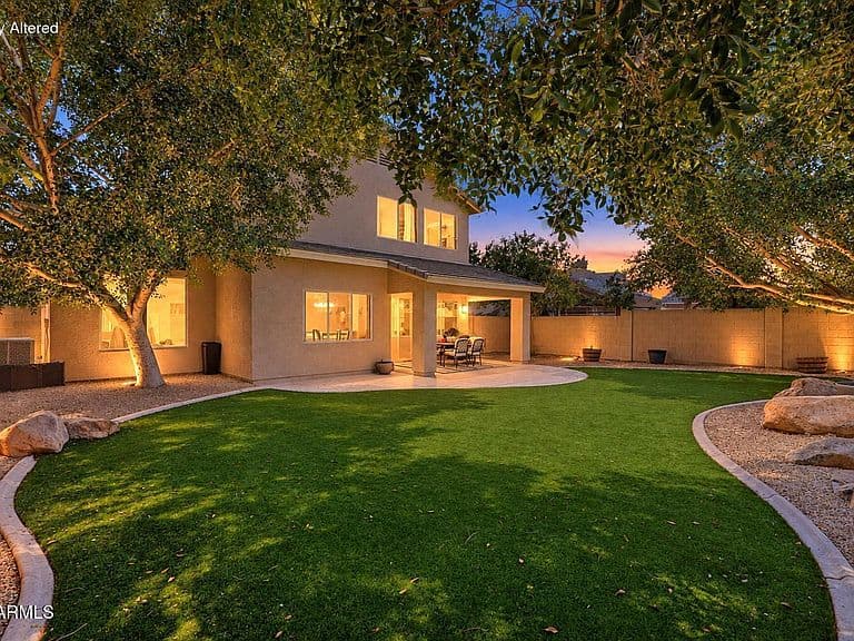 8242 W MELINDA Lane photo 1