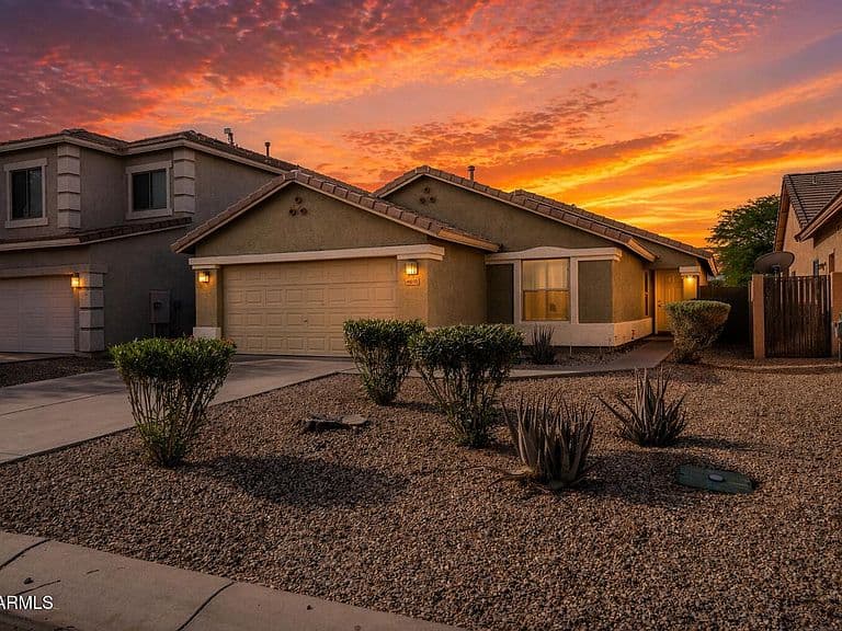 44633 W YUCCA Lane photo 1