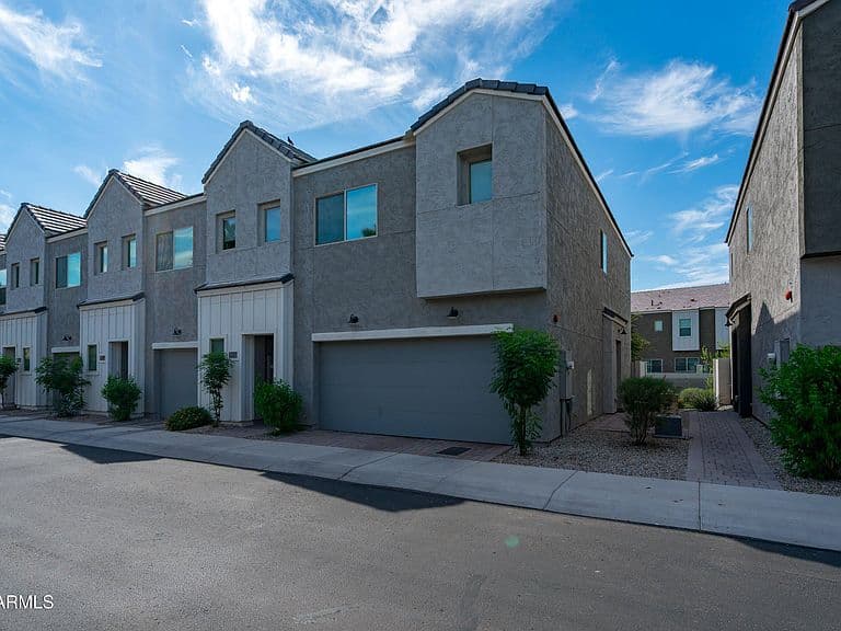 2257 W ECHO Lane photo 1