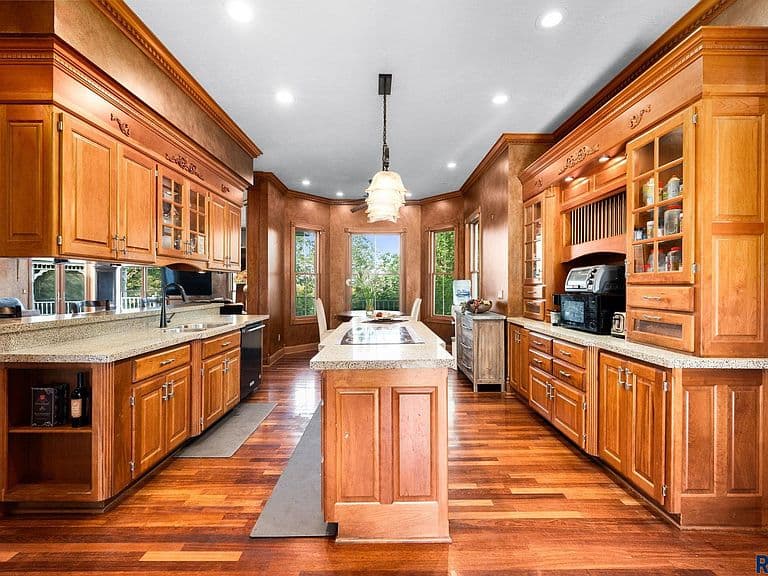 300 Fairway Cir photo 4