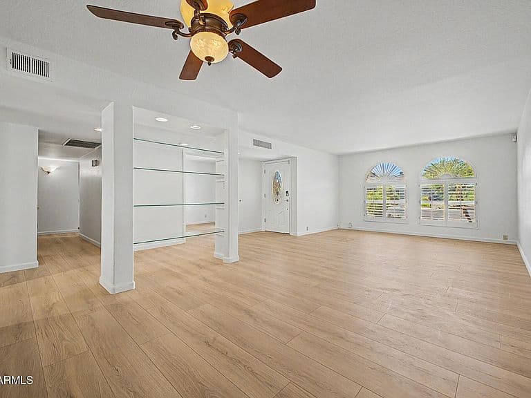 1407 E GEMINI Drive photo 3