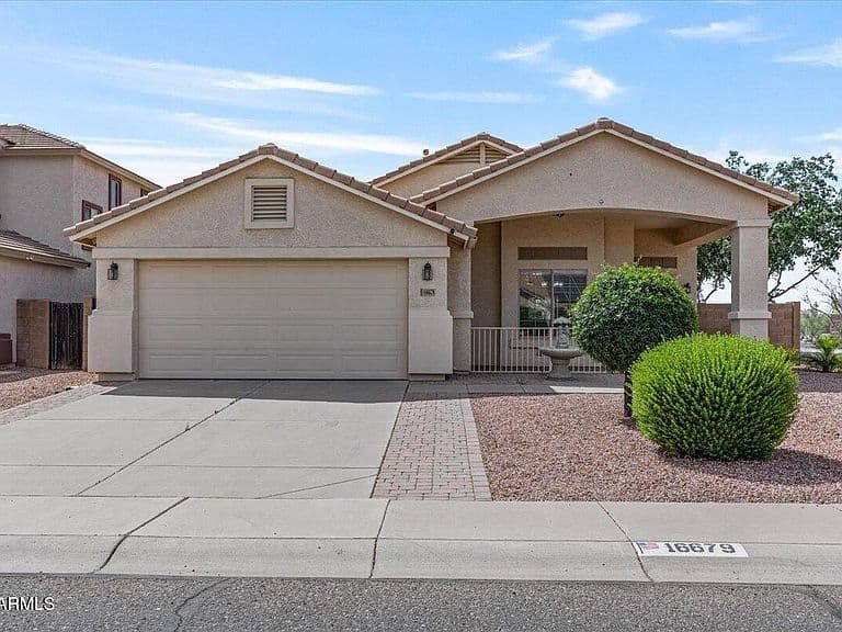 16679 W SAGUARO Lane photo 3