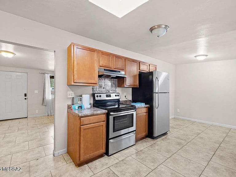 1301 W Kleindale Rd photo 3