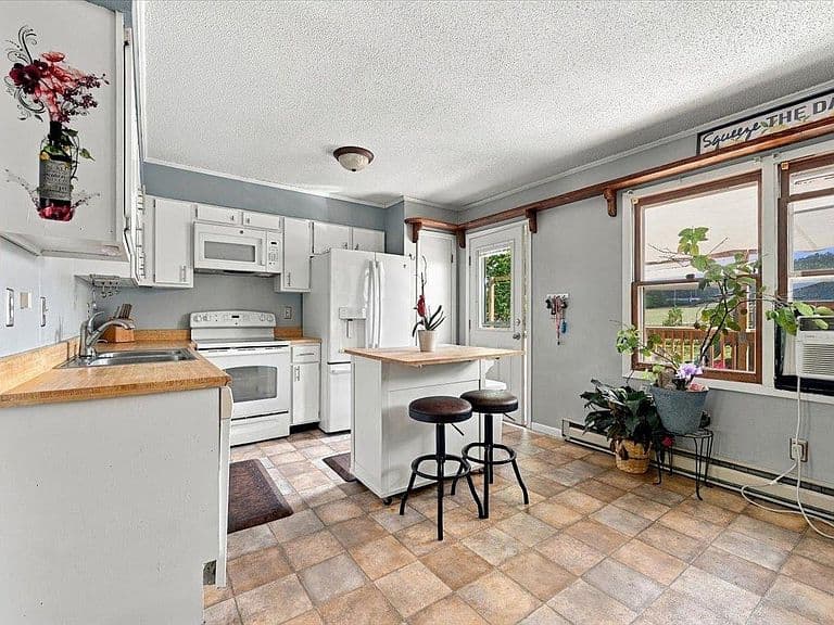 7872 Terry Ave photo 4