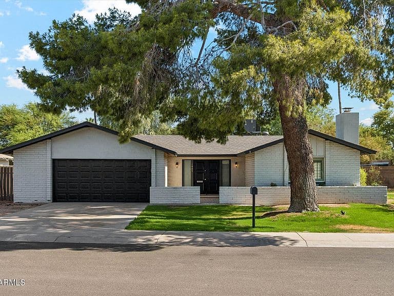 1905 E PEGASUS Drive photo 1