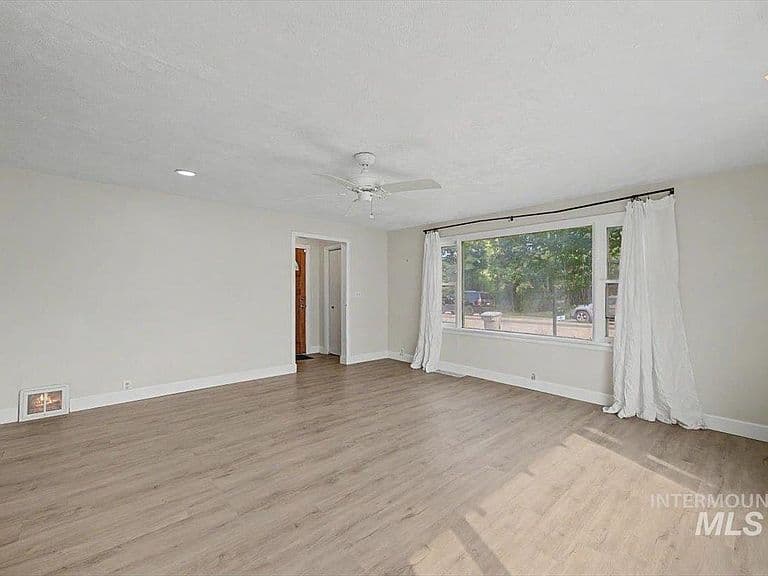 215 Shoshone Ave photo 5