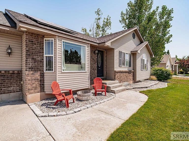 3004 N Wildflower Dr photo 2