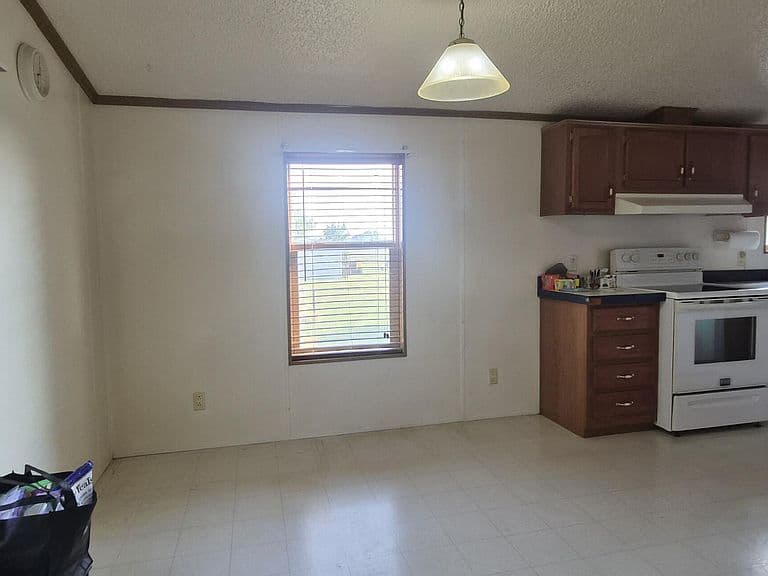 217 11th Ave W photo 3