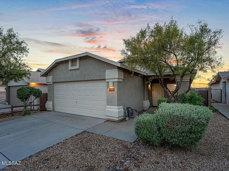 5337 N Crowley Ln photo 1