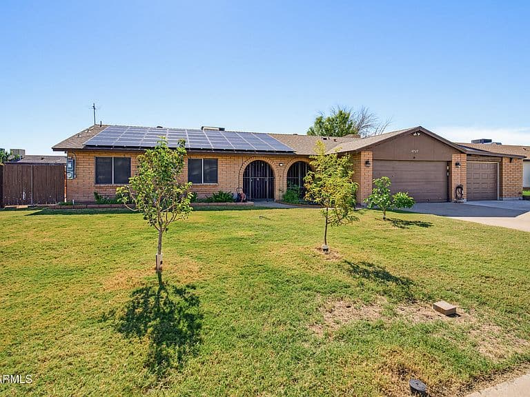 4727 W ROSEWOOD Drive photo 2