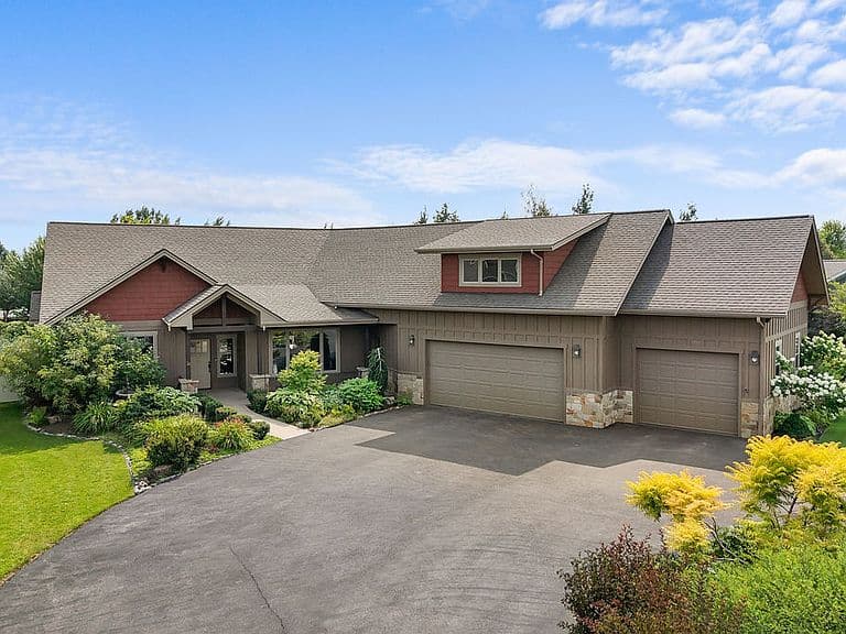 26 Logan Way photo 1