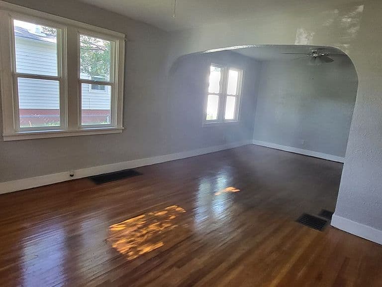 812 S Center Ave photo 4