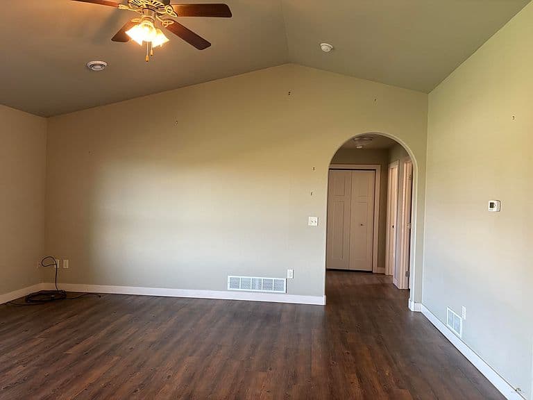 1570 Shoshone Ave photo 3
