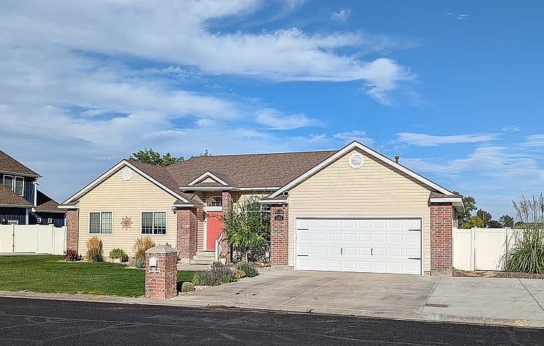 144 Greenbrier Dr photo 5