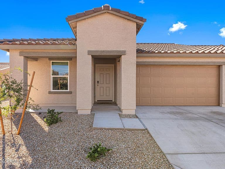 711 Dylan Court photo 1