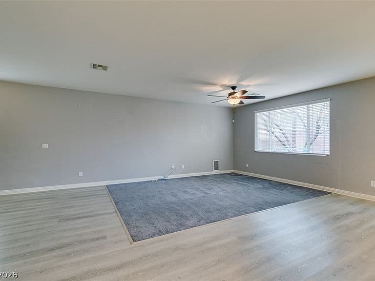 7745 Donner Peak St photo 5