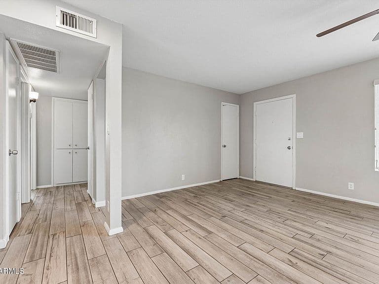 5422 E UNIVERSITY Drive photo 5