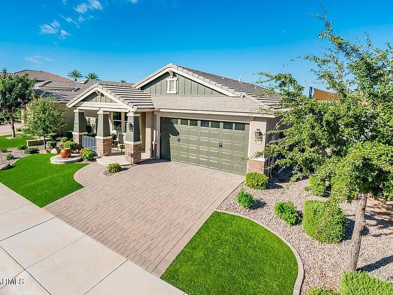 34812 N ARCADIA Drive photo 2