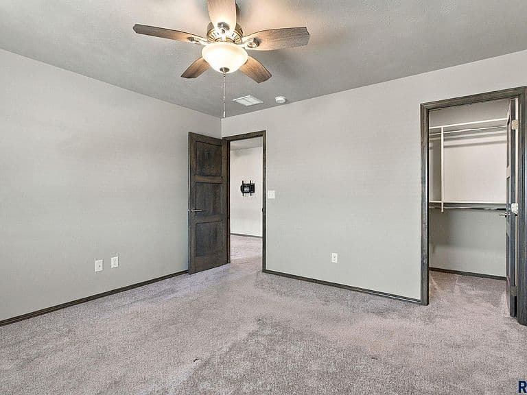 5902 S Whisper Creek Pl photo 3