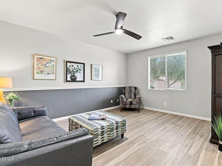 916 W JERSEY Way photo 3