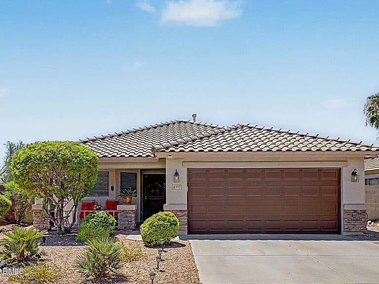 15777 W LATHAM Street photo 2