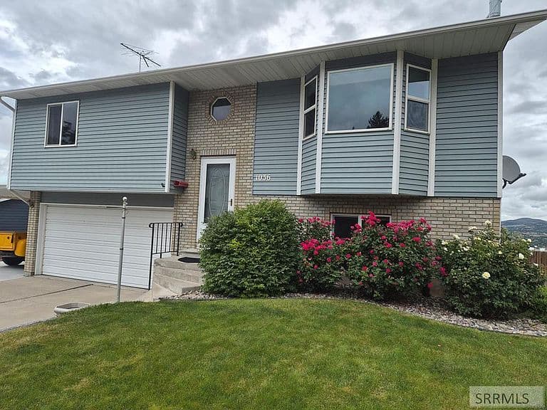 1036 Camas Ln photo 1