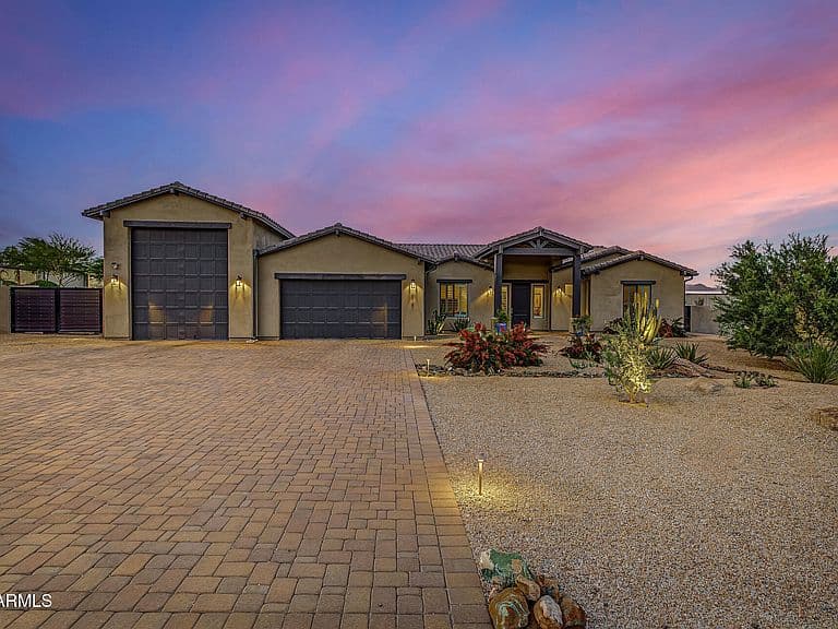 618 E TUMBLEWEED Drive photo 2