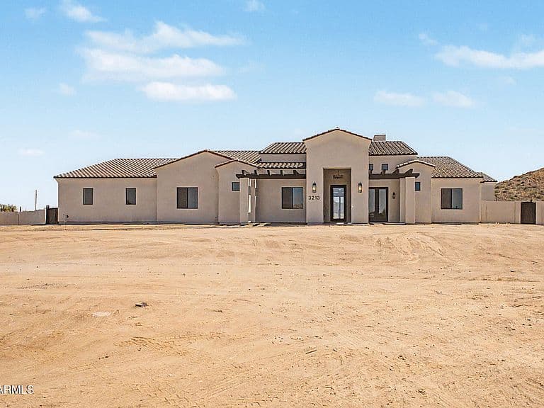 3213 W LIND Road photo 2
