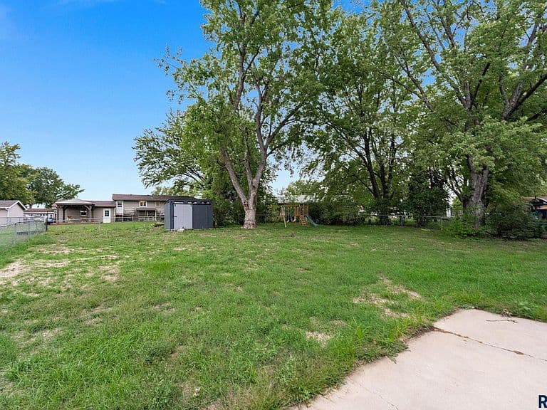 217 N Needles Dr photo 5