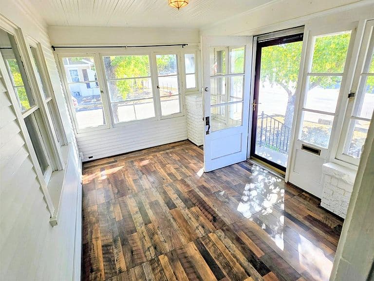 222 E Pershing Blvd photo 2