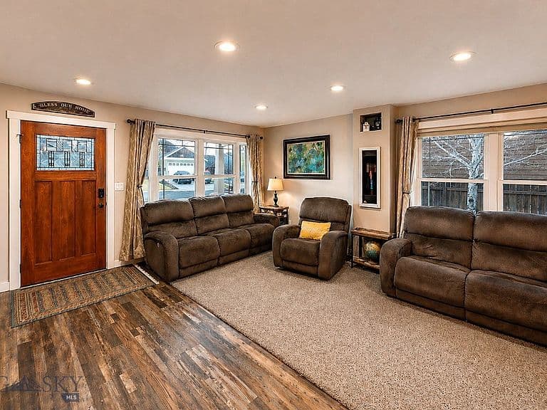 712 Quasar Ln photo 5