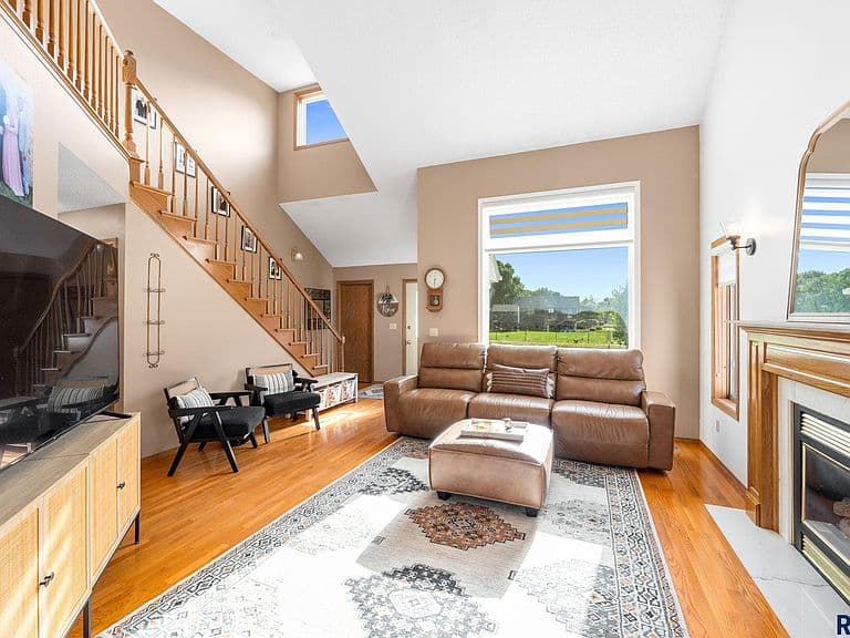 2200 S Crown Hill Dr photo 1