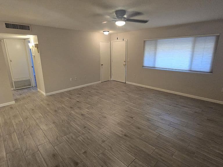 10601 W BOLIVAR Drive photo 5
