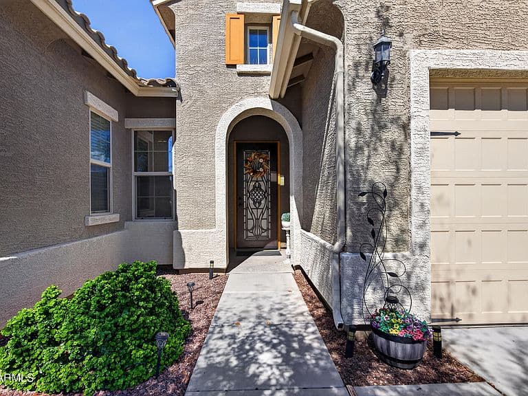 18576 W KENDALL Street photo 5
