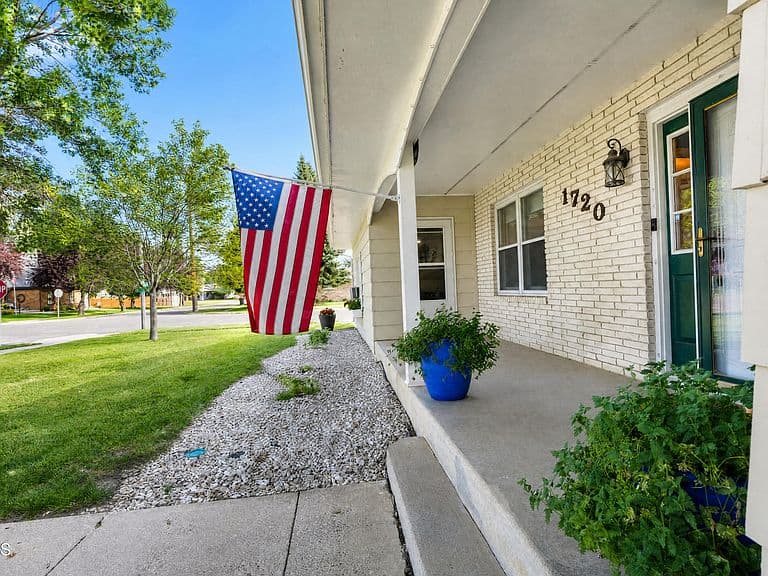 1720 4th Ave E photo 3
