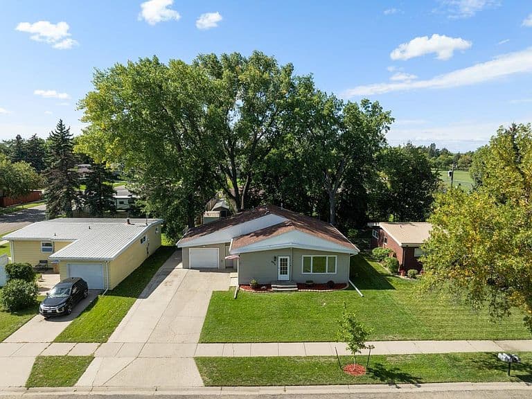 2505 Skyline Dr NW photo 3
