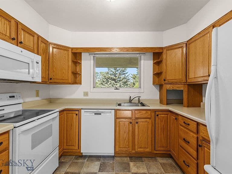 2114 Highland Ct photo 2
