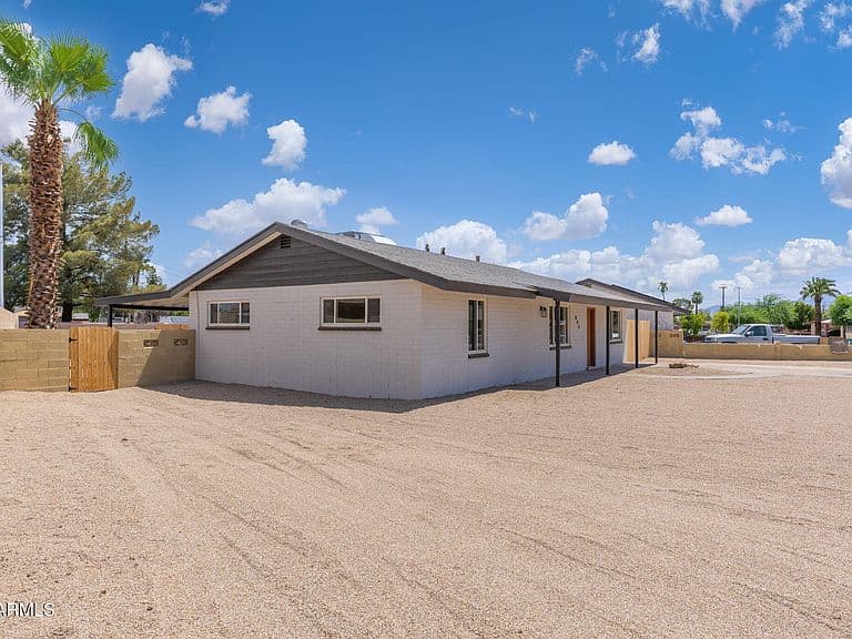 845 N LAS PALMAS Drive photo 4