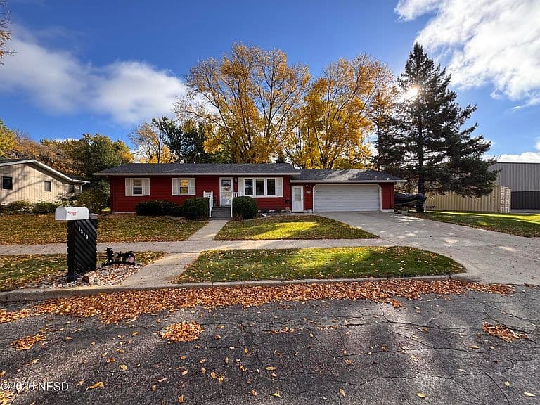 1310 Harmony Ln photo 2