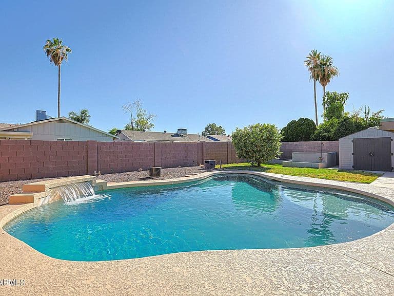 2327 W SUNNYSIDE Avenue photo 1