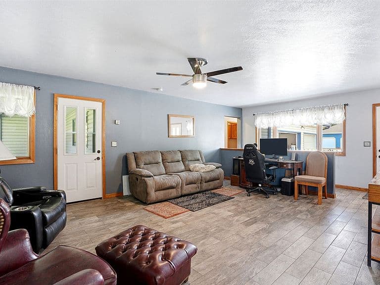 1105 College St photo 3
