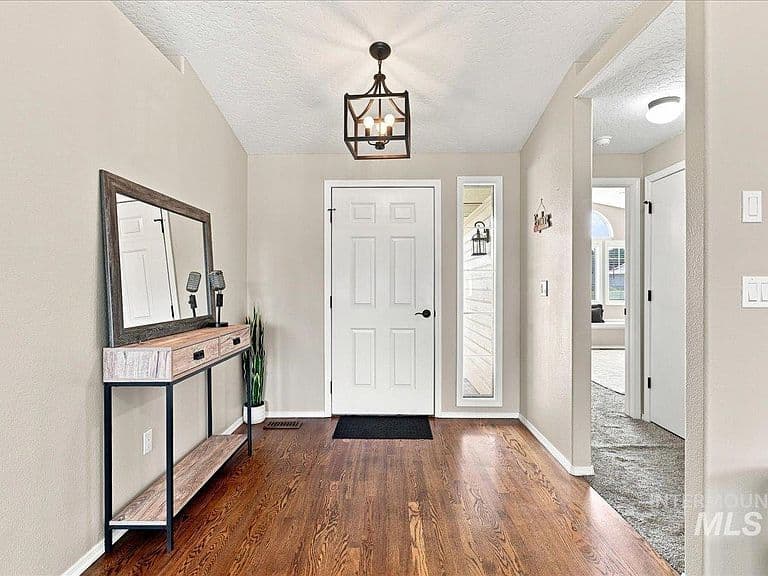 2307 Pisces Dr photo 4
