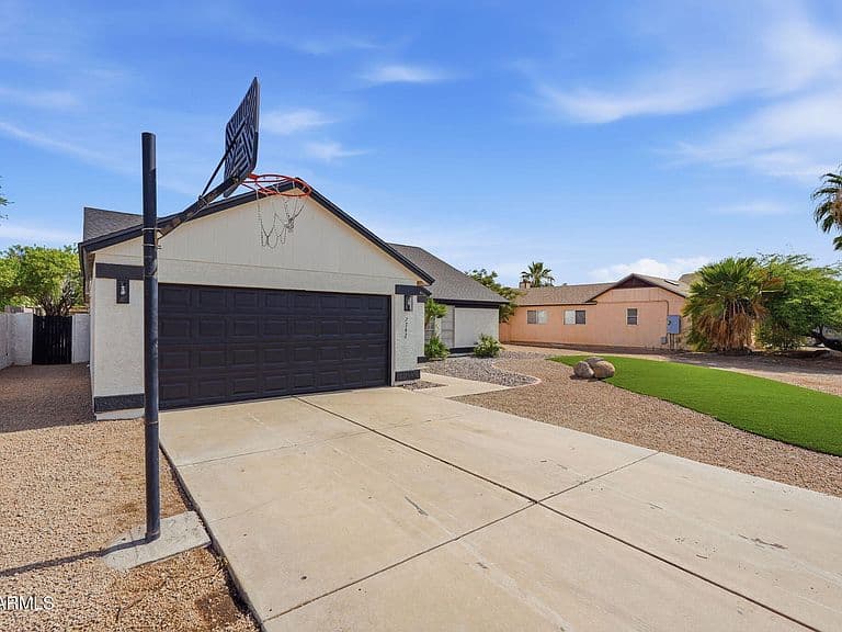 7742 W CHERRY HILLS Drive photo 3